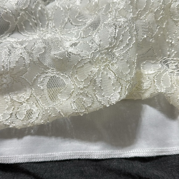 Lavish XL one piece Lace Top with attached open cardigan - Picture 10 of 12